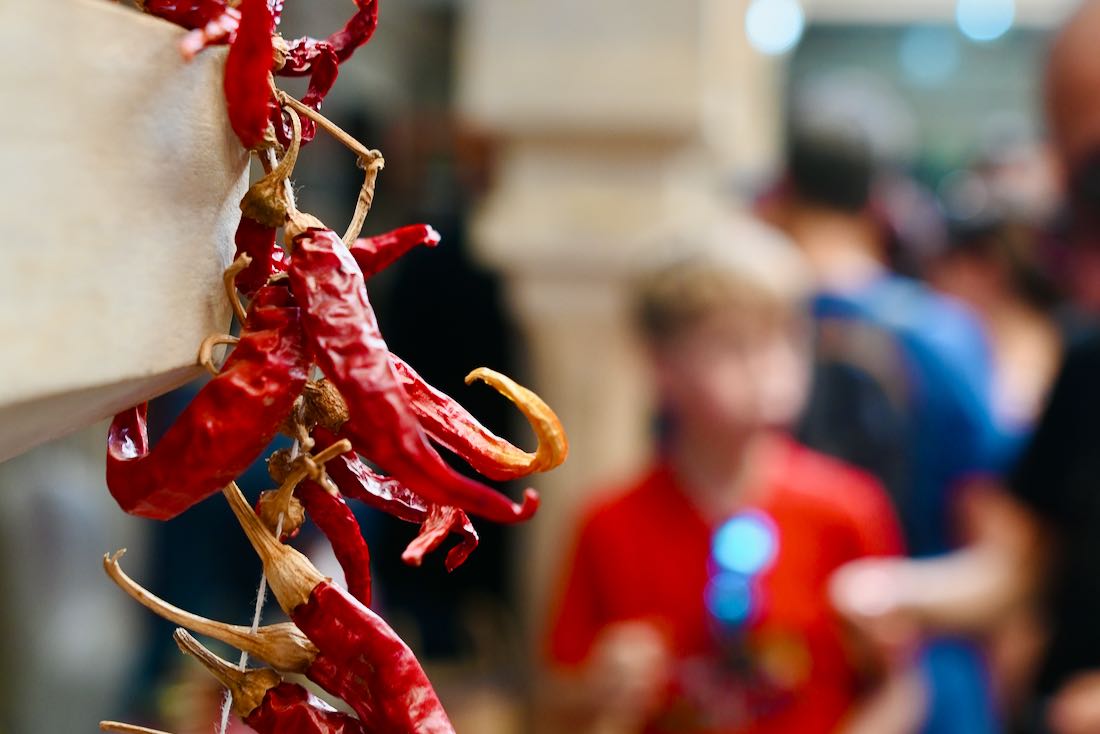 Chilis auf dem Harissa Festival in Nabeul in Tunesien