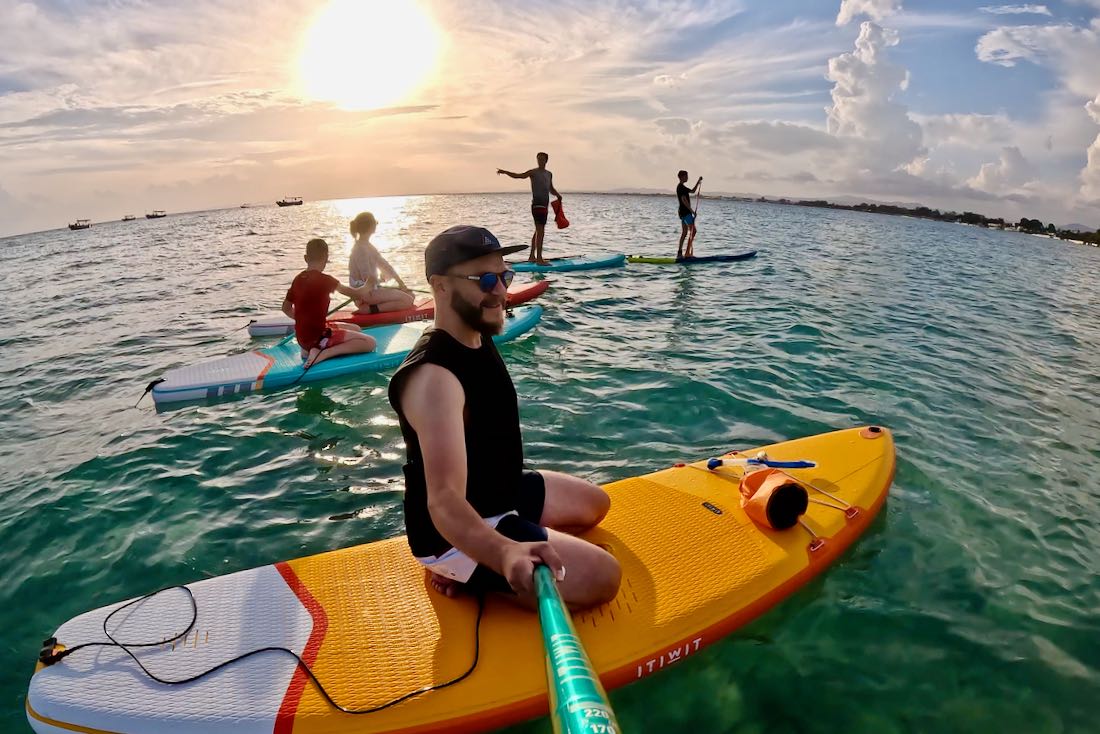Fravely auf dem SUP am Strand von Hammamet