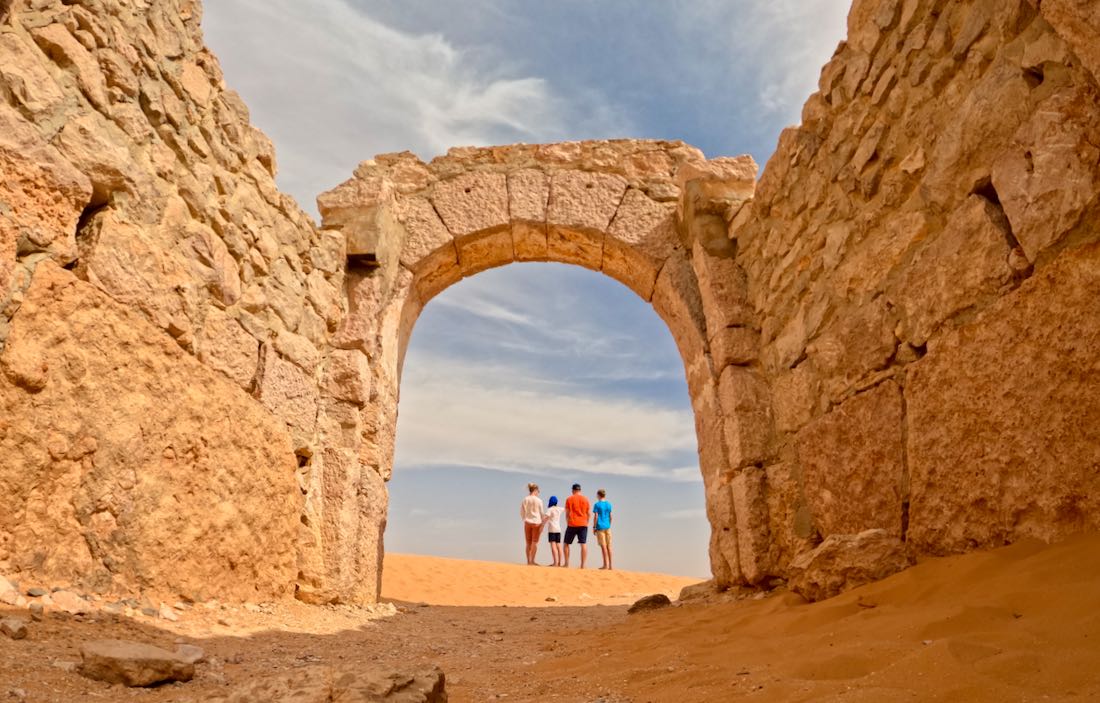 Fravely in der Ksar Ghilane einem alten römischen Fort