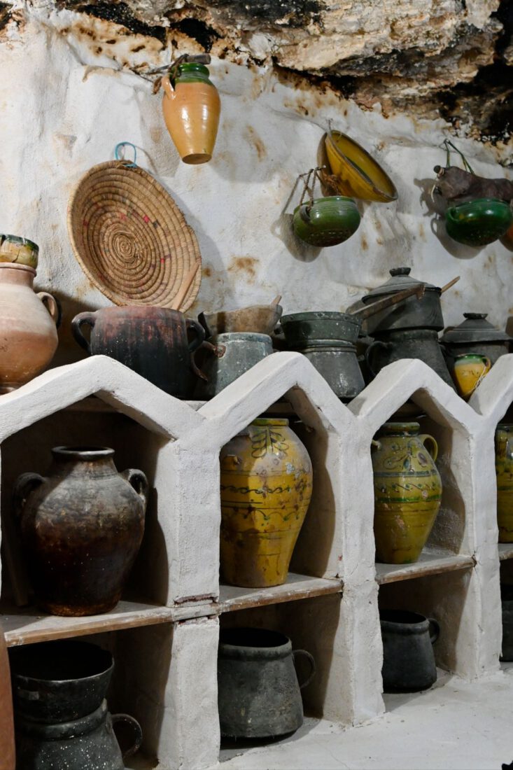 Krüge im Berbermuseum in Tamezret
