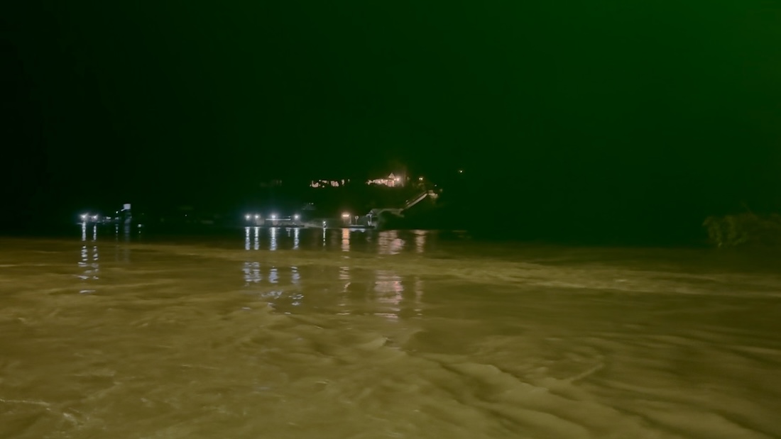 Auf dem Fluss hinüber zum Taman Negara