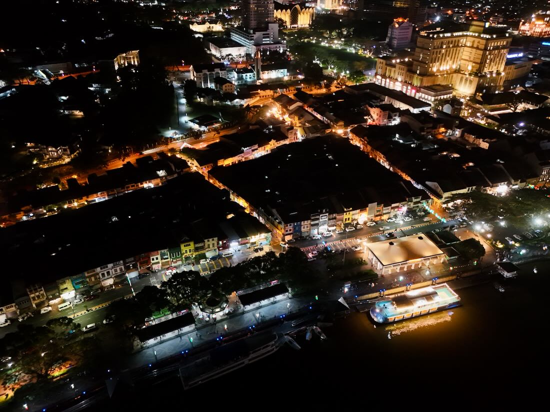 Chinatown bei Nacht aus der Luft