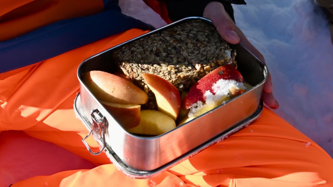 Die Brotdose von Blockhütte gefüllt