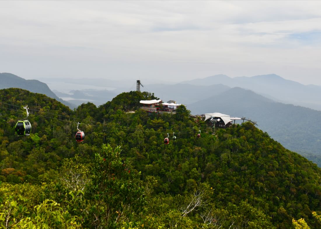 Die Seilbahn zur Skybridge in Malaysia auf Langkawi
