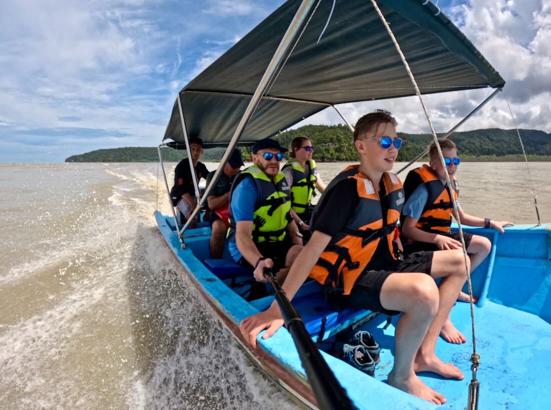 Fravely im Boot am Bako Nationalpark auf Borneo