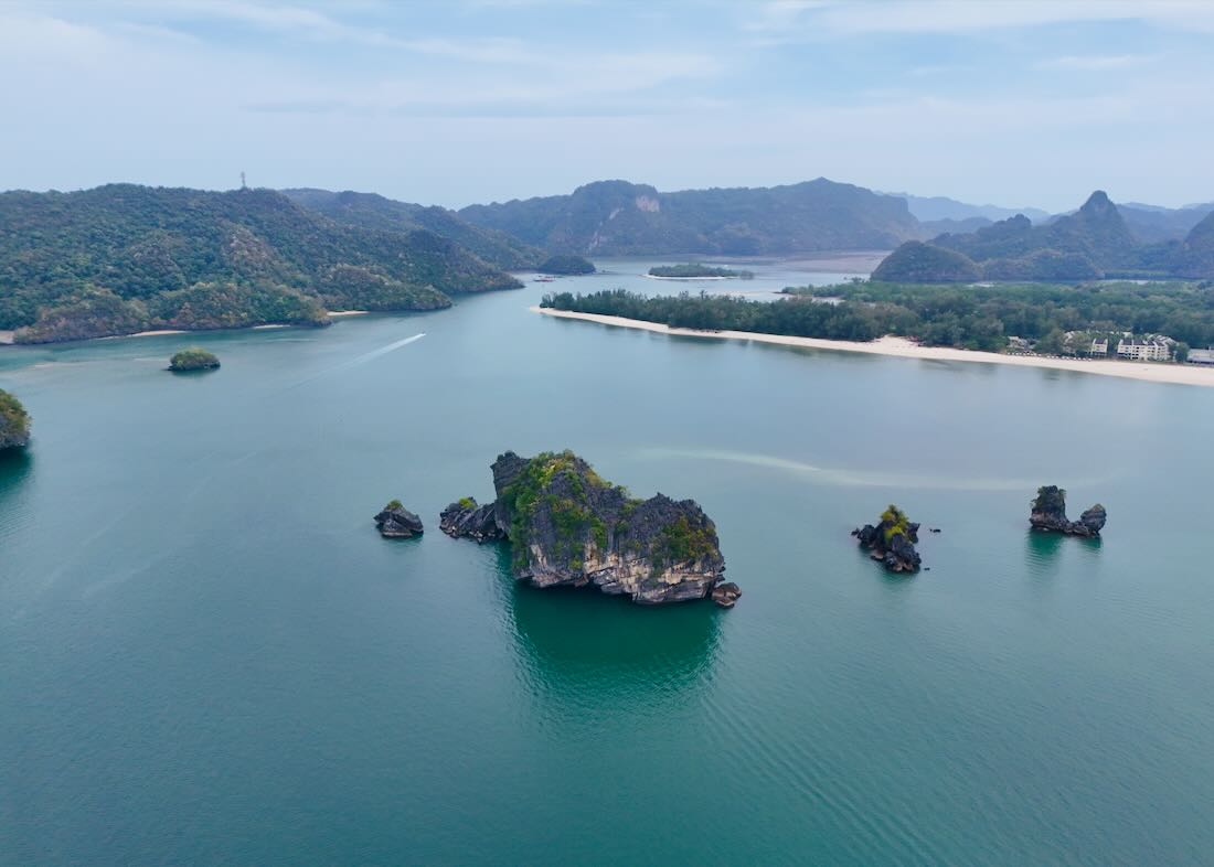 Kleine Inseln vor Langkawi mit der Drohne