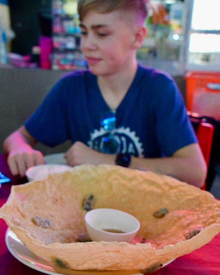 Knuspriger Muschelwok in Kuching