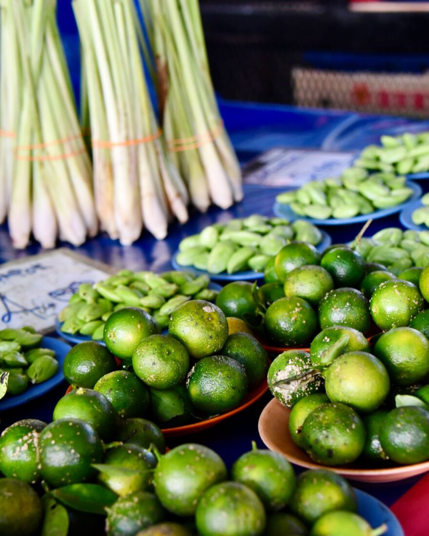 Limetten auf dem Markt in Kuching