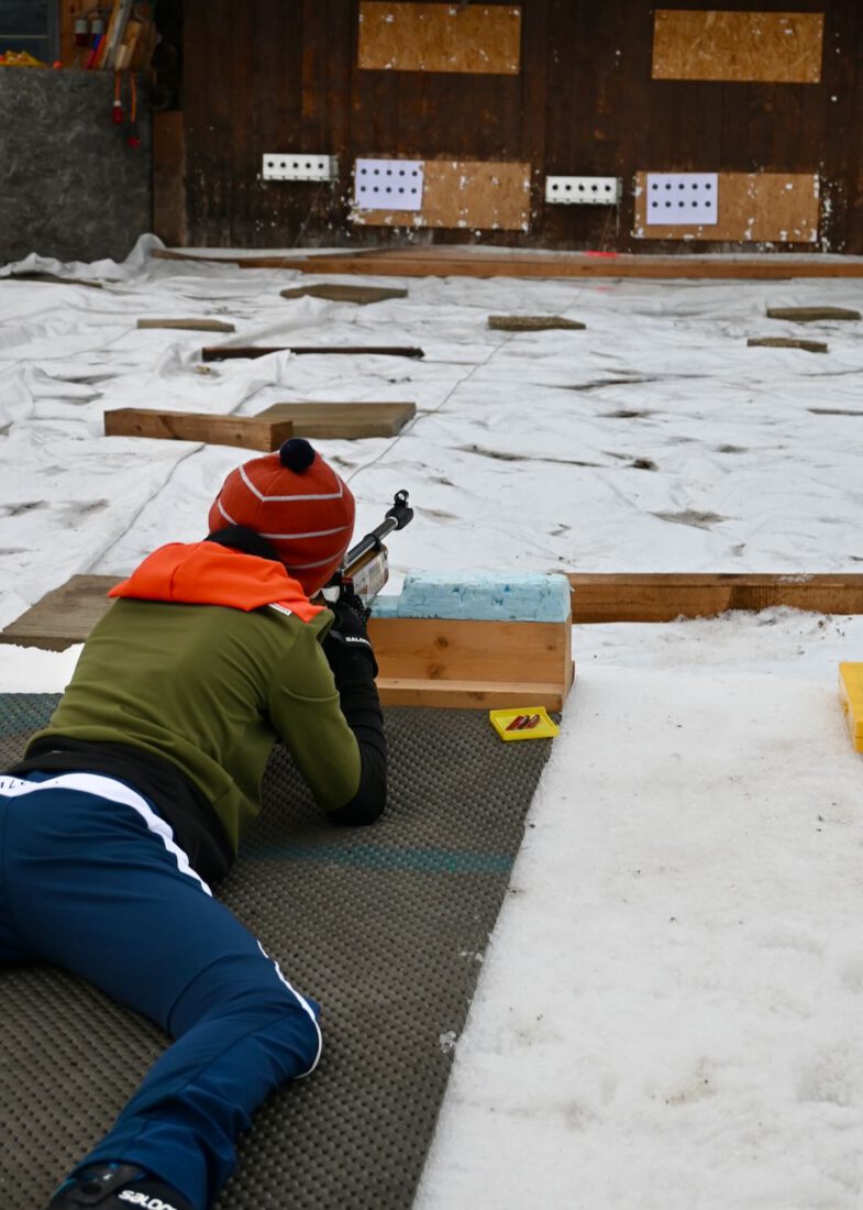 Ben beim Biathlon am Schießstand