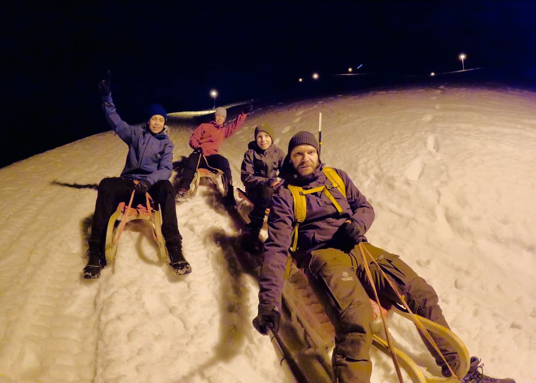Fravely beim Nachtrodeln am Biberg