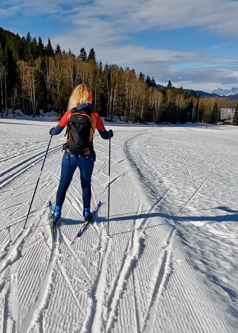 Melanie beim skating Langlauf auf der Griessen Loipe