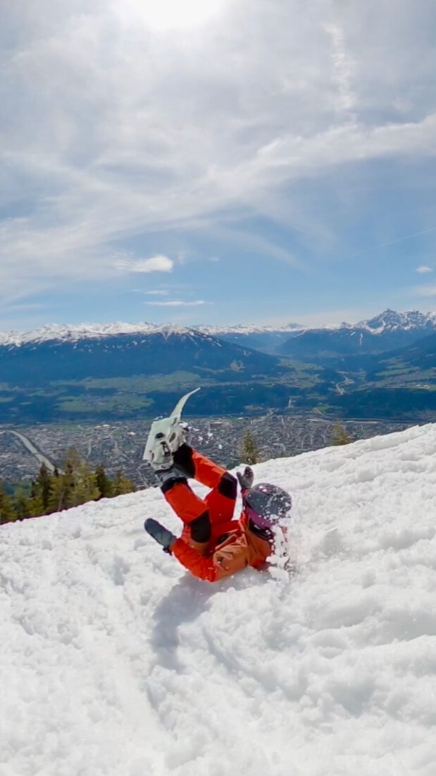 Melanie hat spass im Schnee in Innsbruck