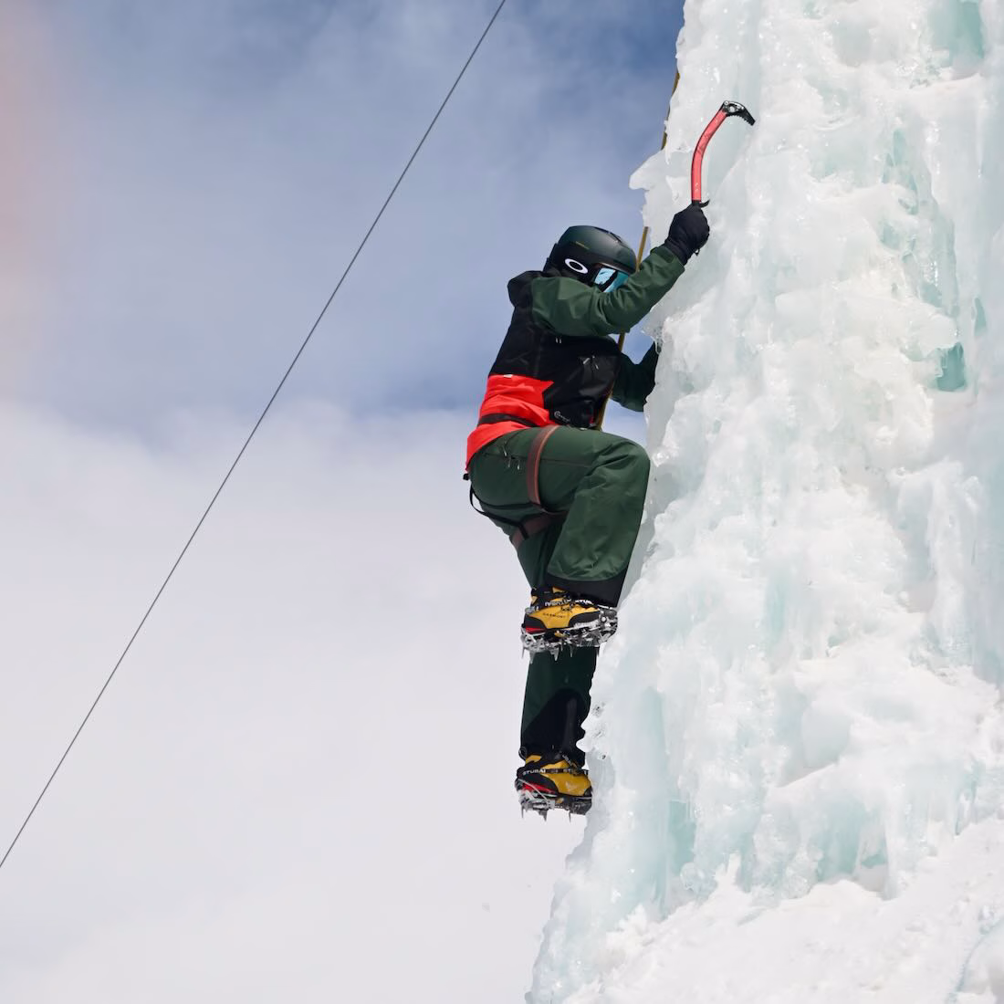 Thomas beim Eisklettern Stubaier Gletscher