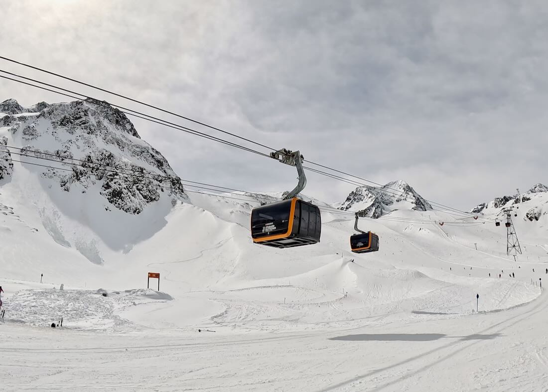 die Bergbahn auf dem Stubaier Gletscher