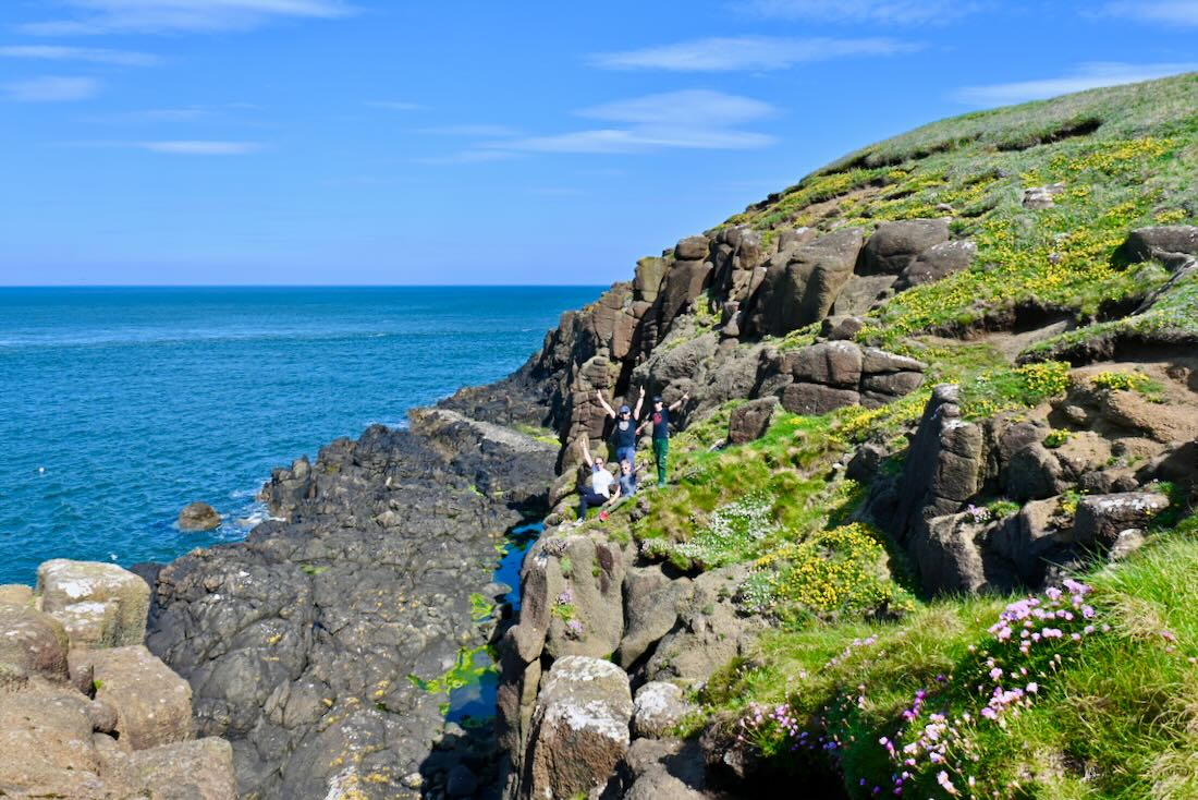 Fravely an den Felsen vor Portrush