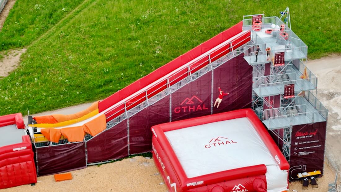 Flo spring im Adventure Jump and Slide Park in Oberwiesenthal