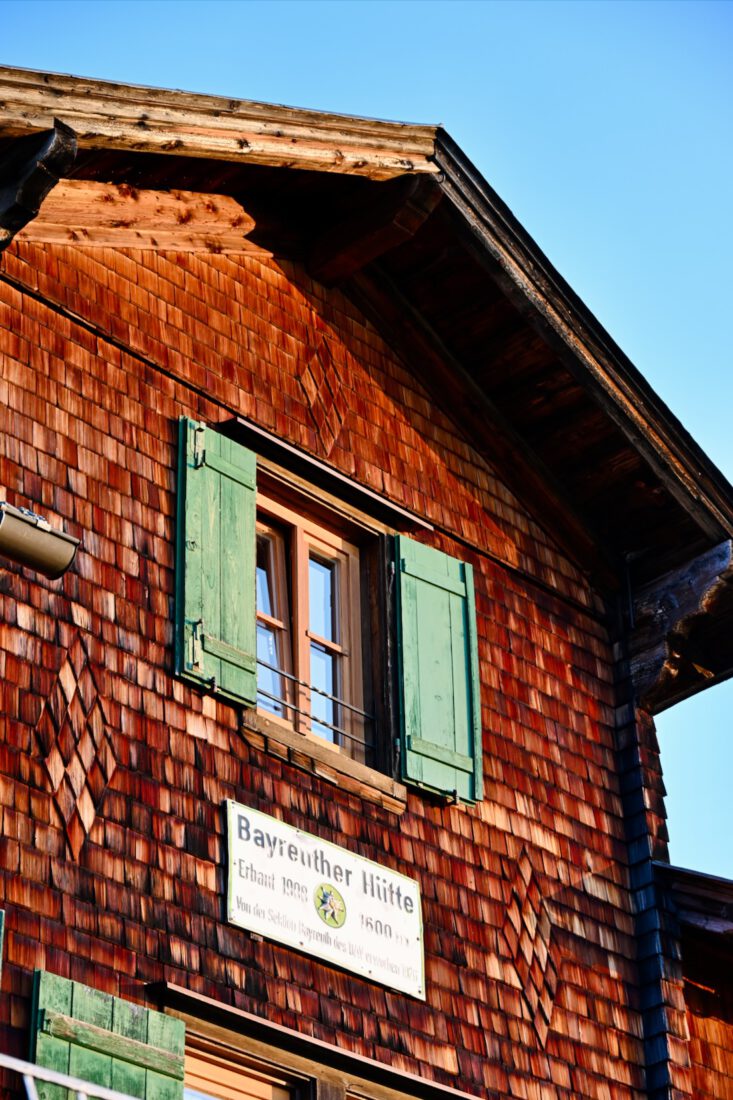 Die Bayreuther Hütte am Morgen
