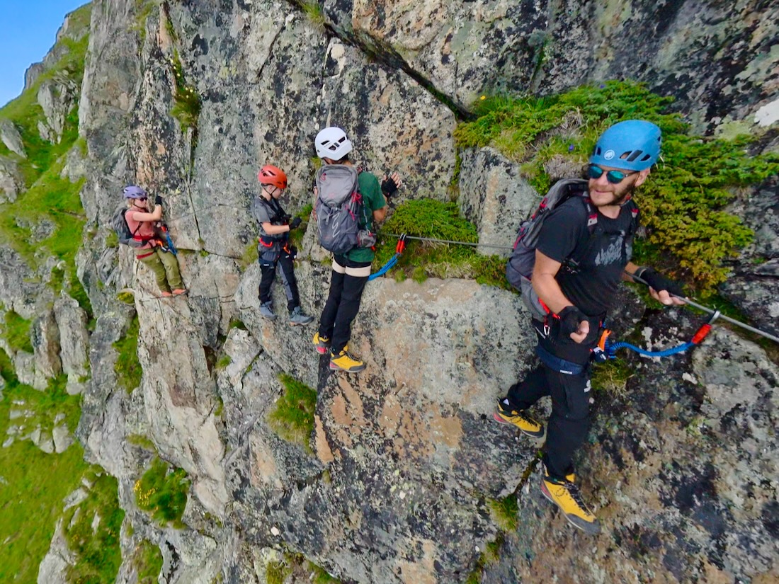 Fravely klettern auf dem Eggishorn Klettersteig mit Mammut Skywalker Pro