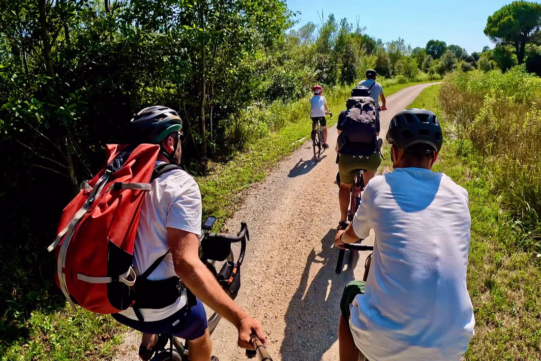 Fravely mit dem Fahrrad auf dem Weg nach Valgrande Bibione