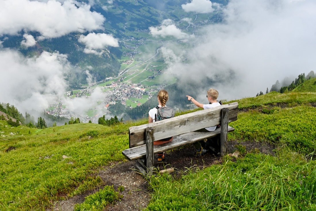 Melanie und Ben schauen ins Zillertal