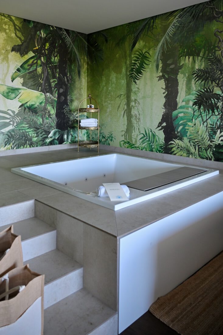 Savoy Beach Hotel Whirlpool im Hotelzimmer