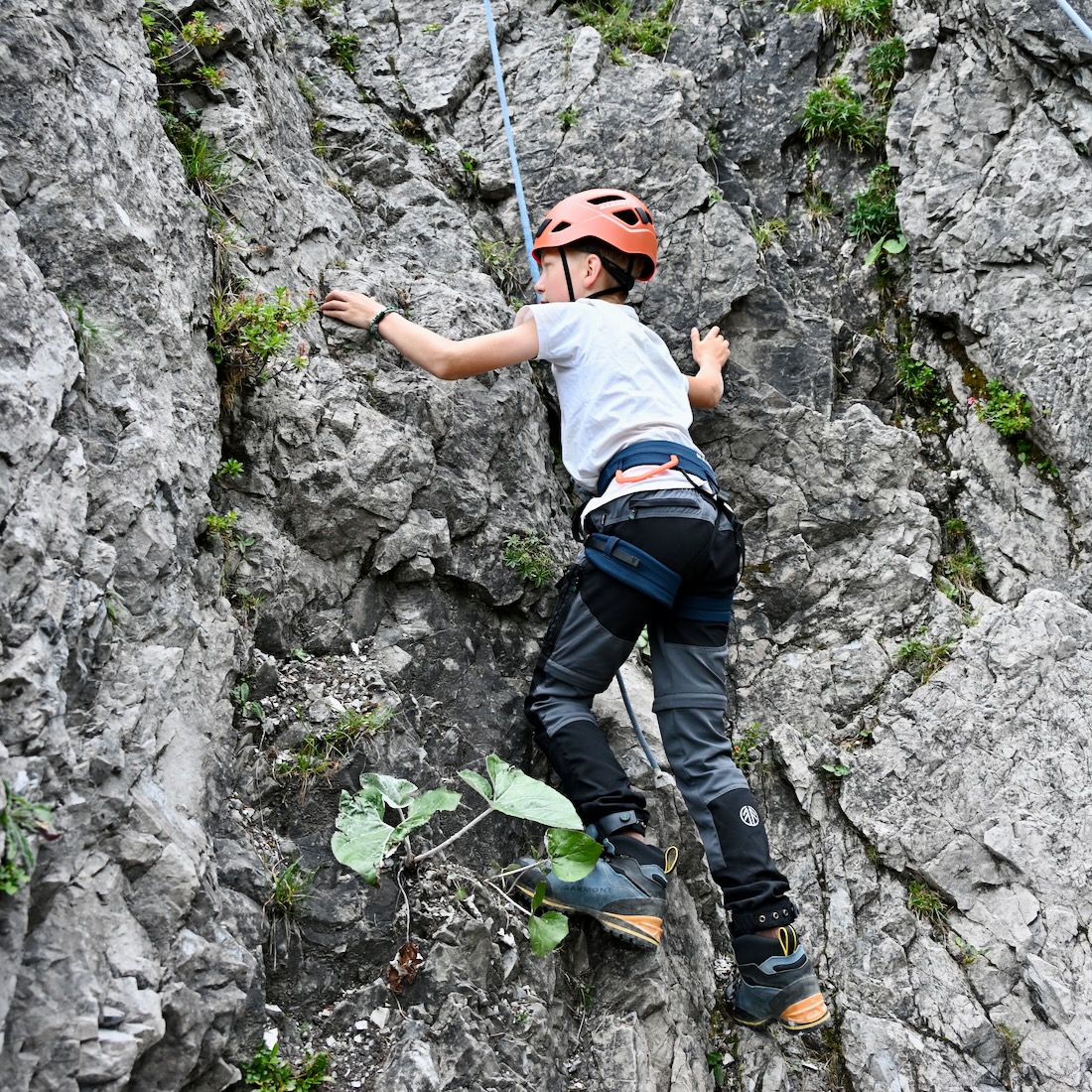 Ben beim Felsklettern am Lünersee