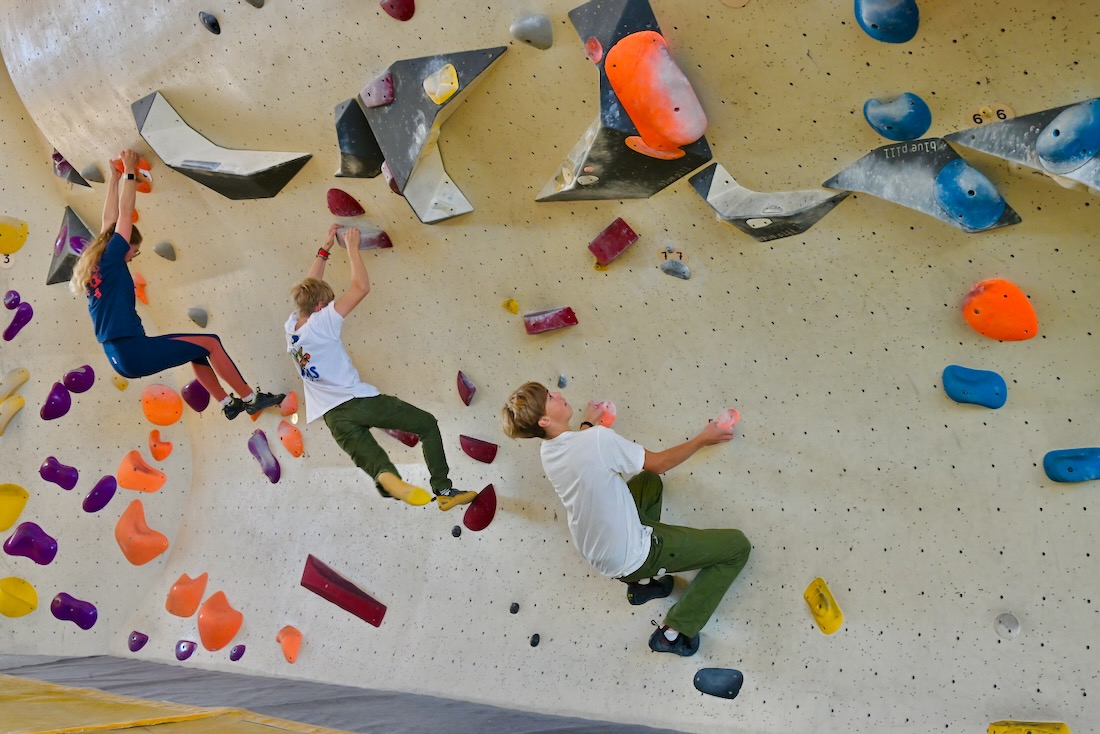 Benni, Melanie und Flo beim Bouldern in der Mandala Boulderhalle in Dresden