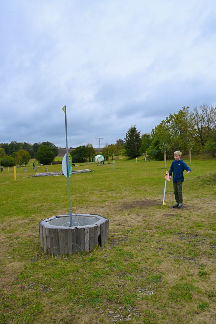 Benni spielt Fußballgolf im Vogtland am Zeulenrodaer Meer