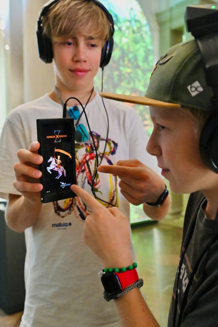 Benni und Flo im Museum Zwinger Xpernience in Dresden