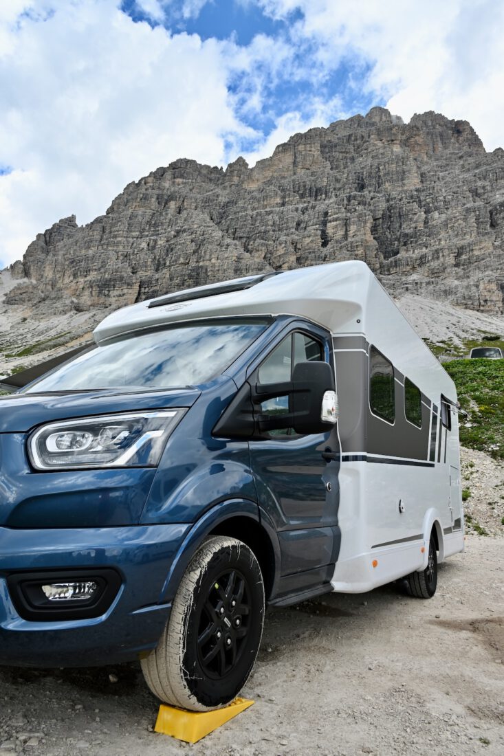 Der Carado T338 vor den Drei Zinnen