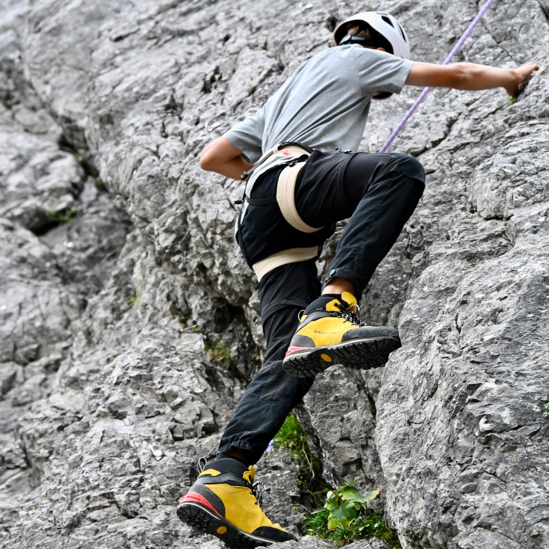 Flo klettert im Brandnertal am Lünersee