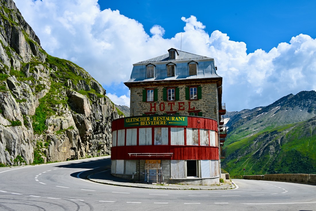 Am Furkapass steht das berühmte Hotel Belvedere