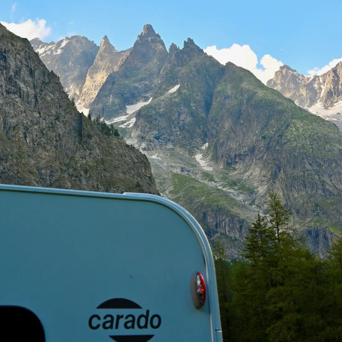 Carado vor dem Monte Bianco Massiv