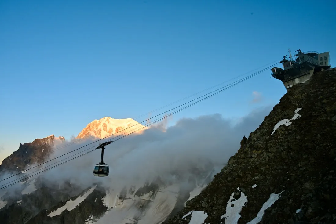 Die Skyway Seilbahn vor dem Monte Bianco