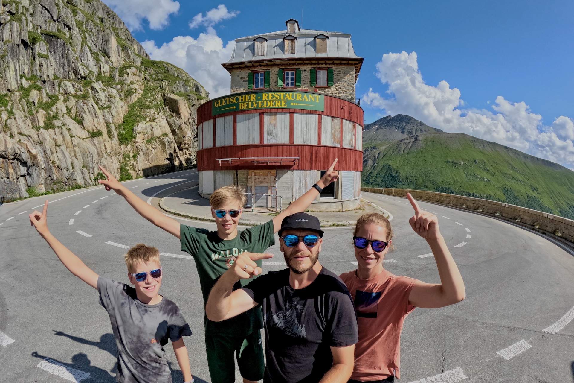 Fravely am Hotel Belvedere am Furka Pass