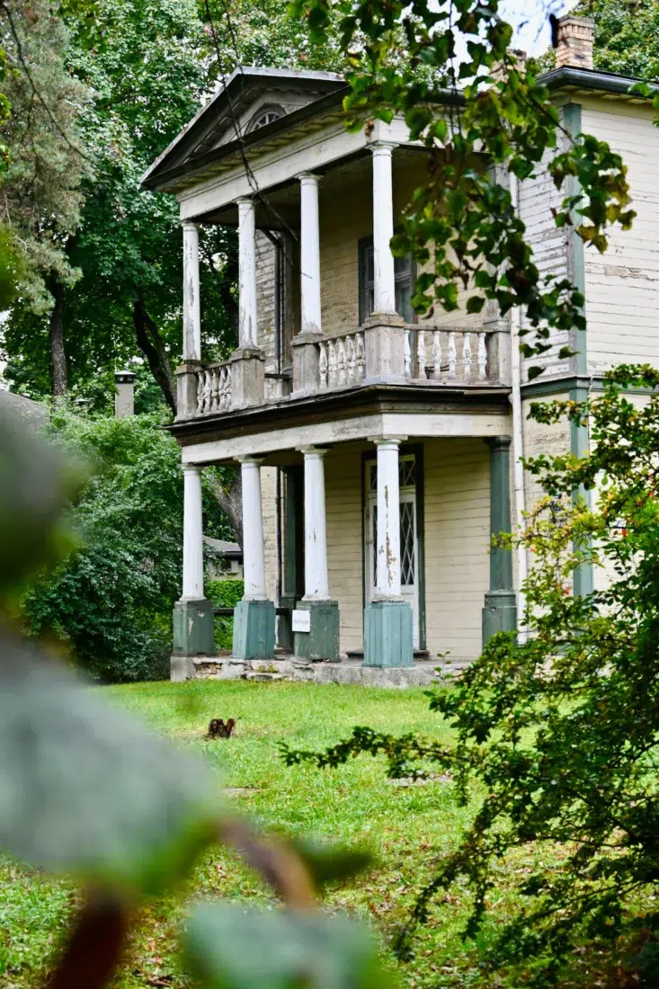 Herschaftliche Holz-Villa in Jurmala