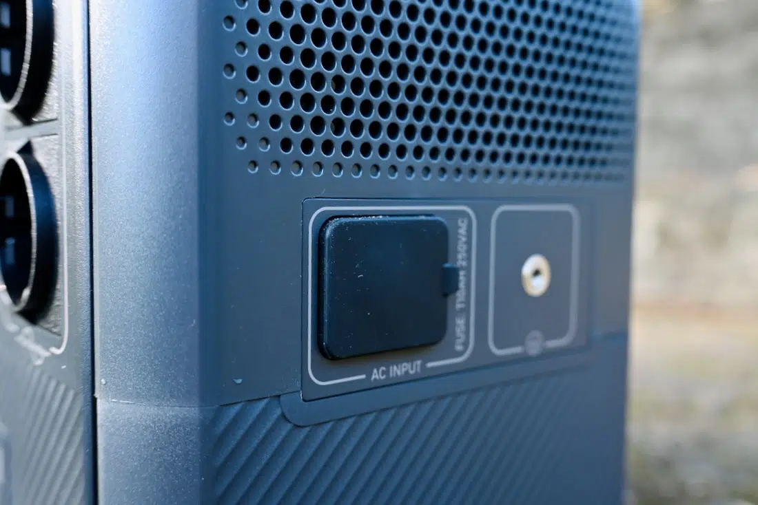 Rückseite der Bluetti AC70