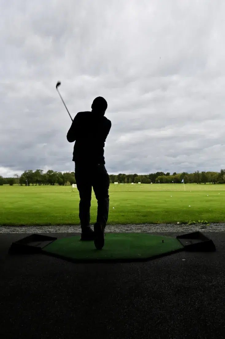 Thomas im Jurmala Golf Club and Hotel beim Abschlag