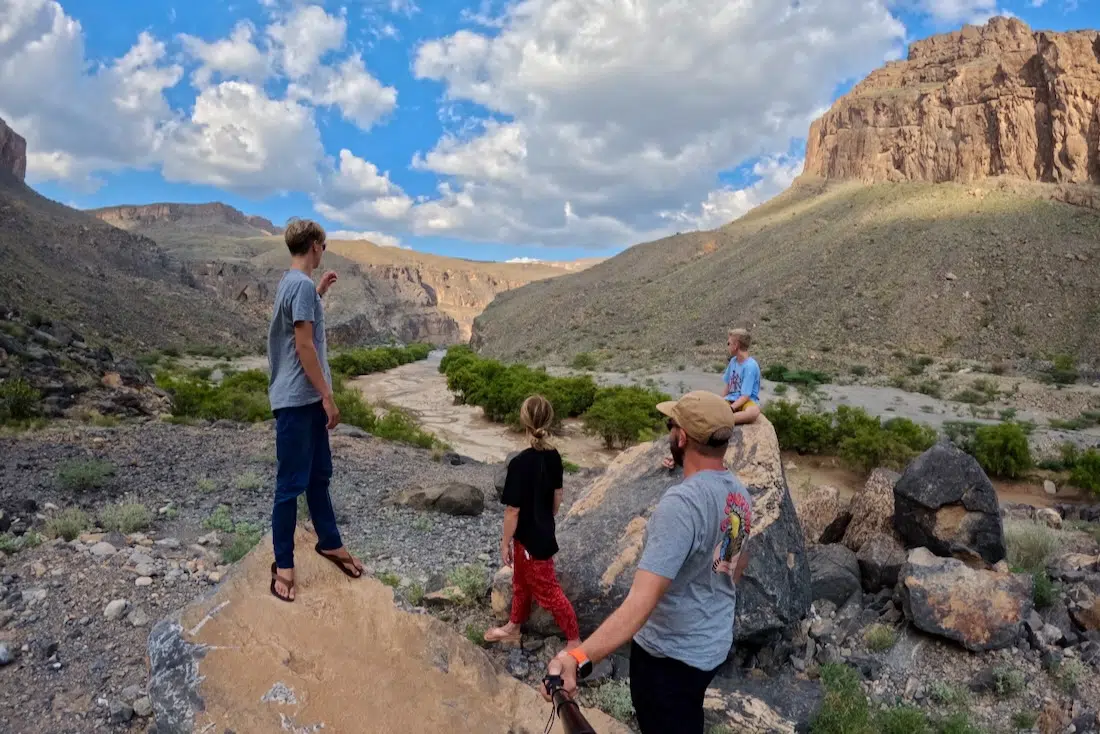 Fravely vor dem Tanuf Canyon und dem Wadi Qasha