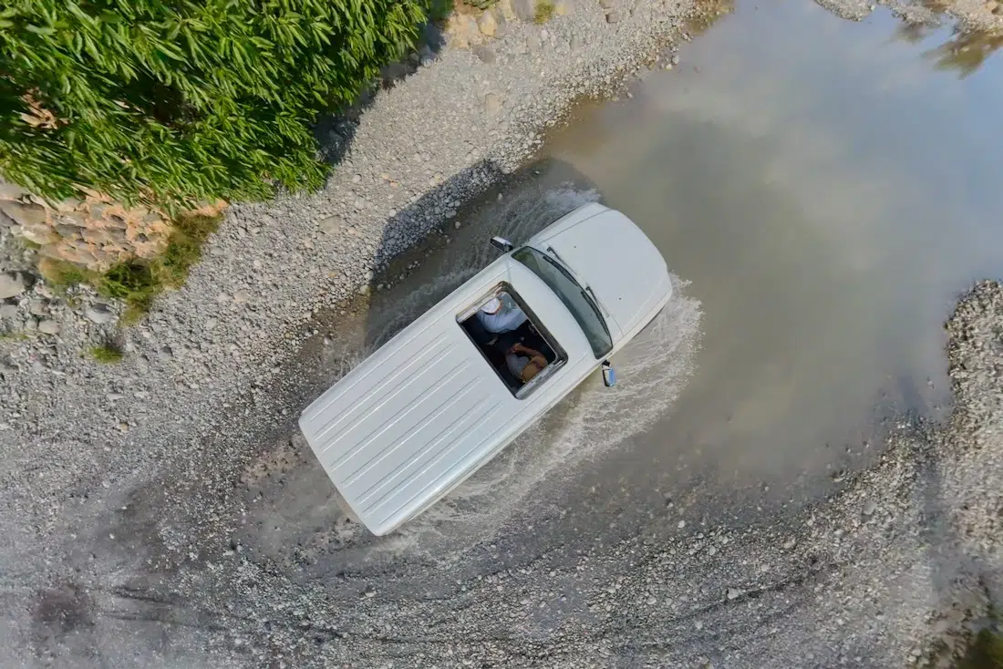 Mit dem Geländewagen in den Tanuf Canyon im Wadi Qasha im Oman