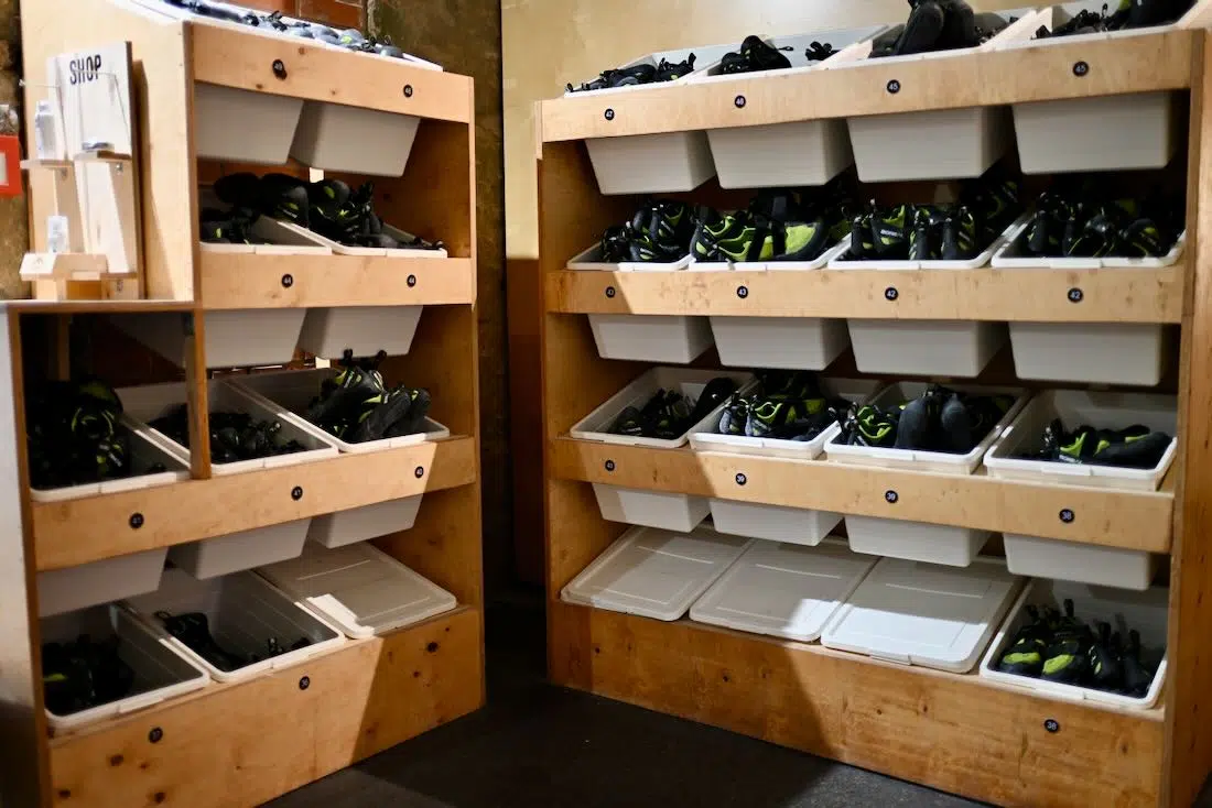 Schuhlager Urban Apes Fhain