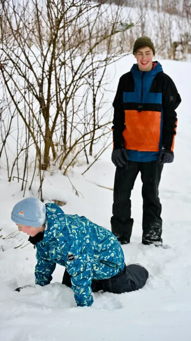 Ben und Flo haben spaß im Schnee in Othal