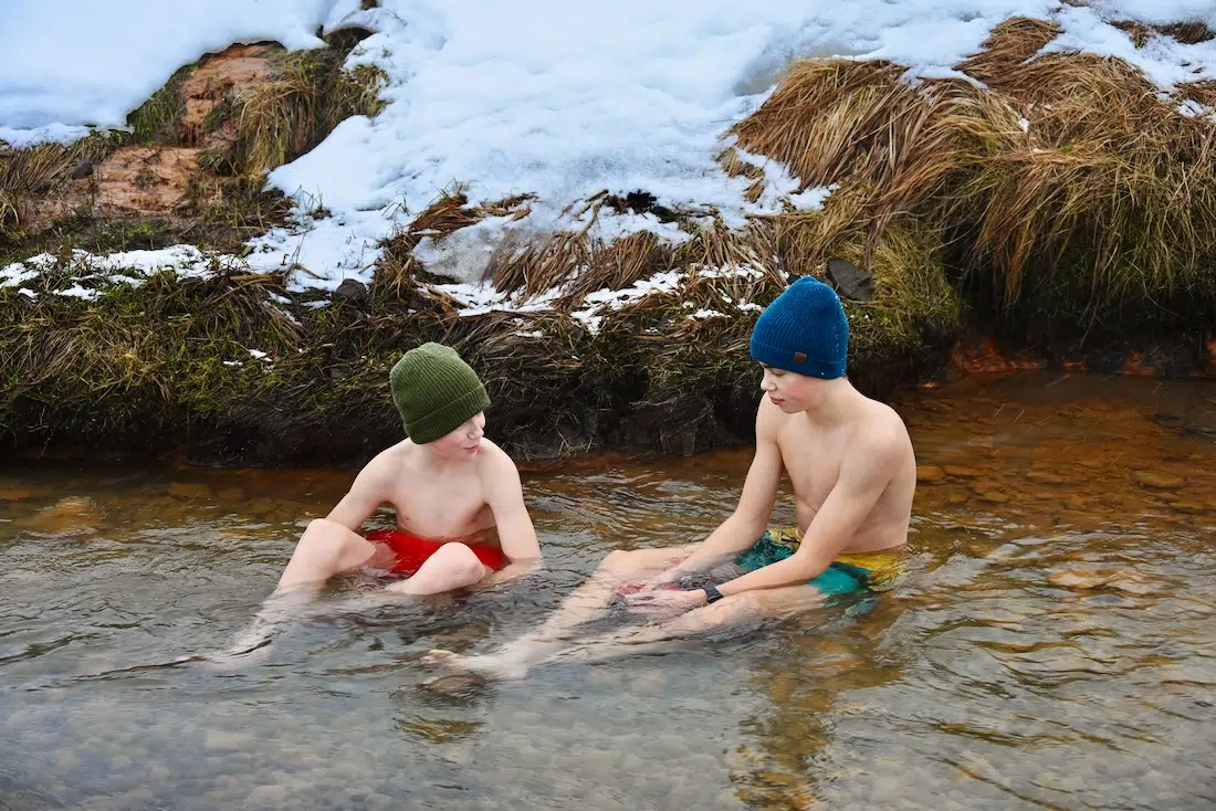 Ben und Flo im warmen Fluss Reykjadalur