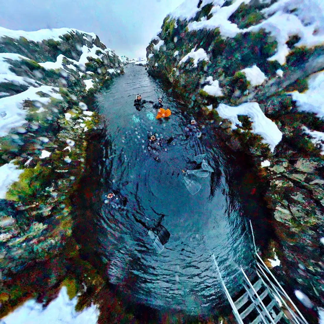 Der Einstieg in die Silfra Spalte in Island