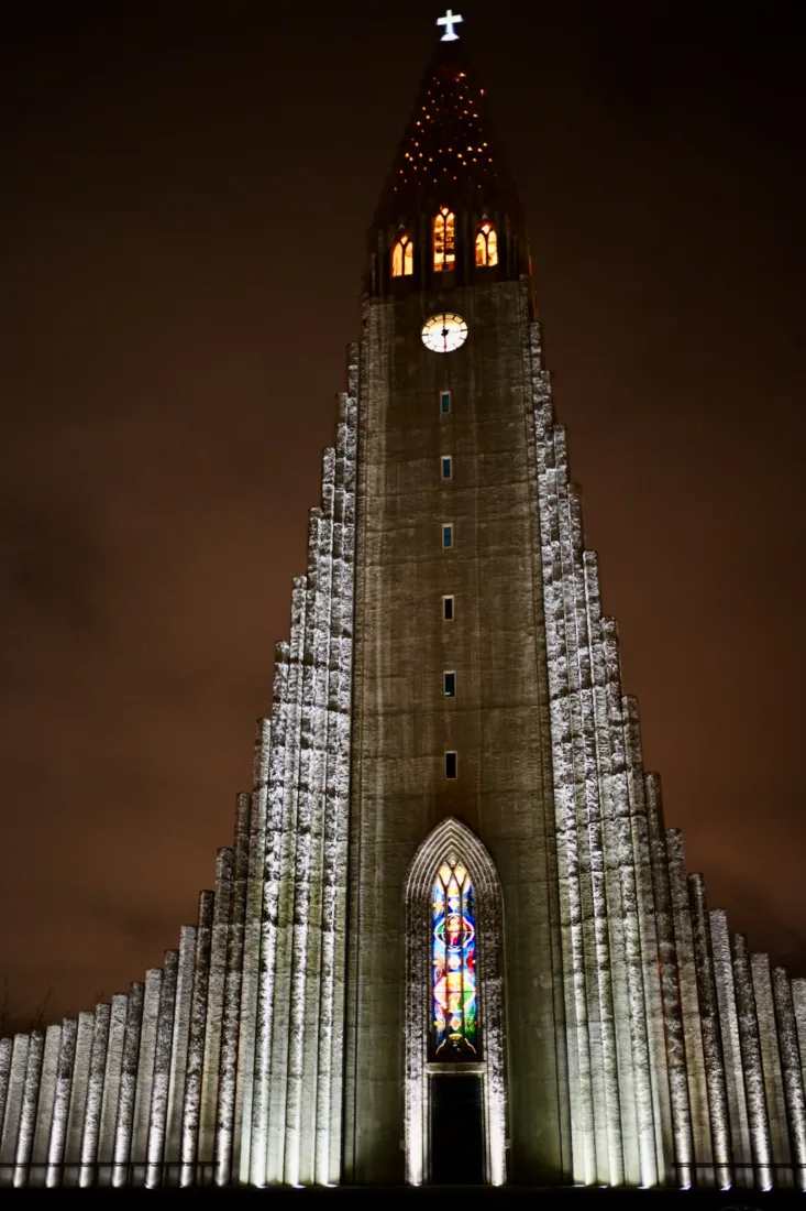 Die Hallgrimskirche in Reykjavik in Island