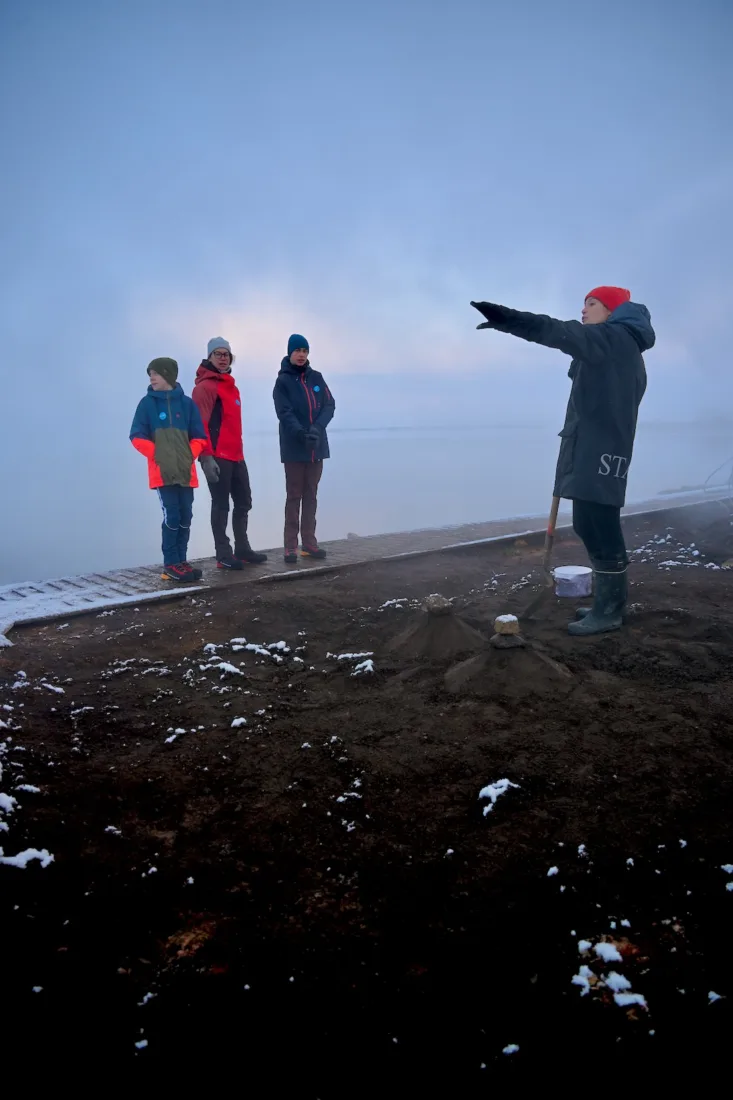 Fravely beim Brot backen an der Fontana Therme