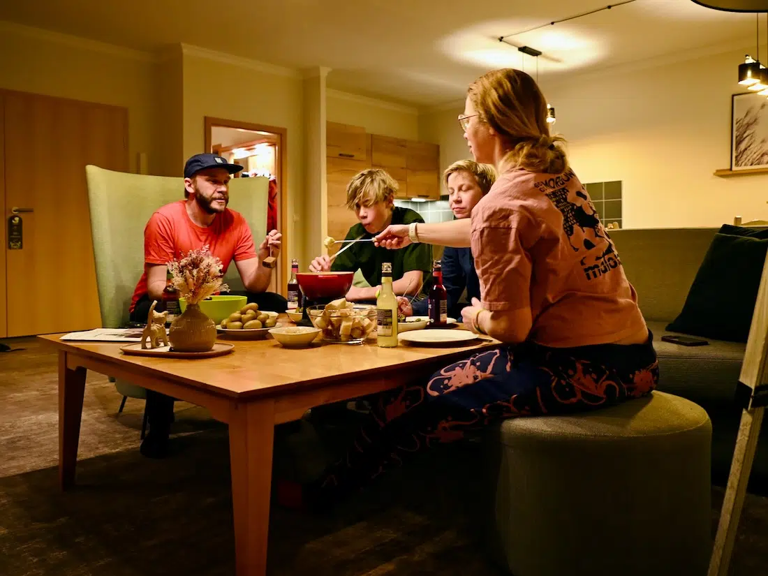 Käsefondue im Appartment vom Elldus Resort