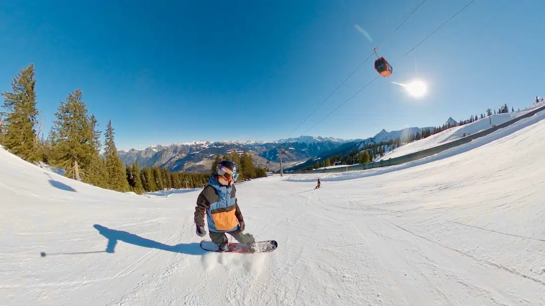 Flo auf dem Snowboard am Erlebnisberg Golm