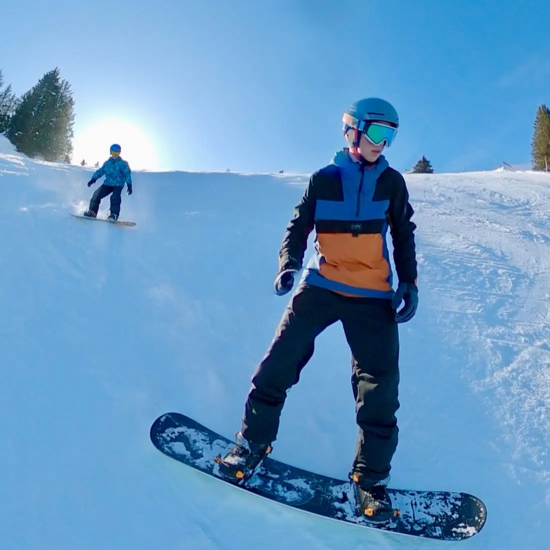 Flo und Benni fahren Snowboard im Brandnertal