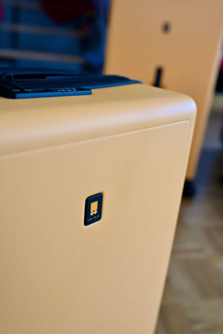 Level8 Logo kleiner Koffer